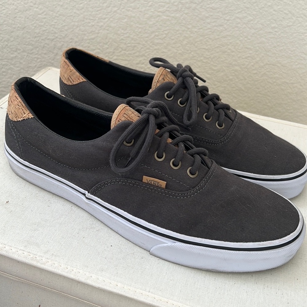 Vans Sneakers Dark grey with Cork accents. Men’s size 12